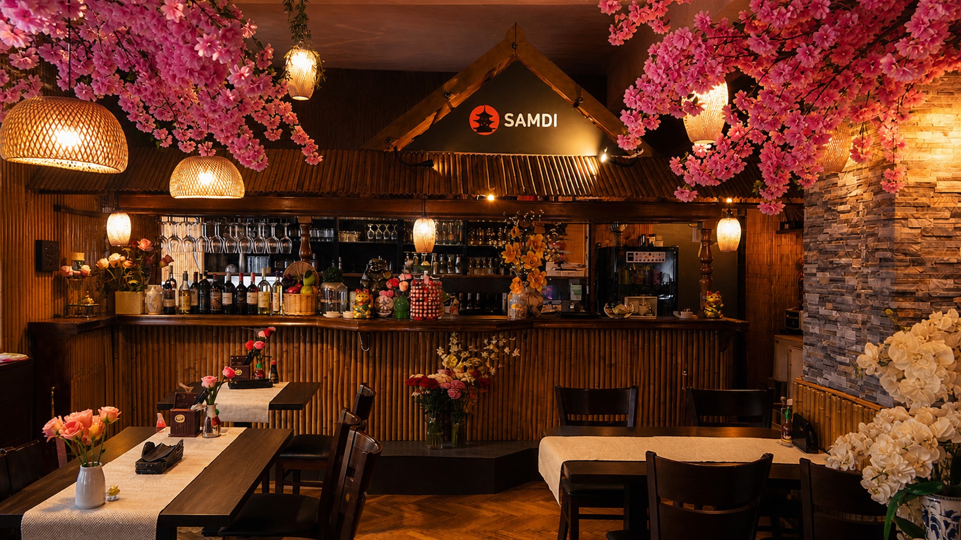 Stimmungsvoller Innenraum des SAMDI Restaurants in Pirmasens